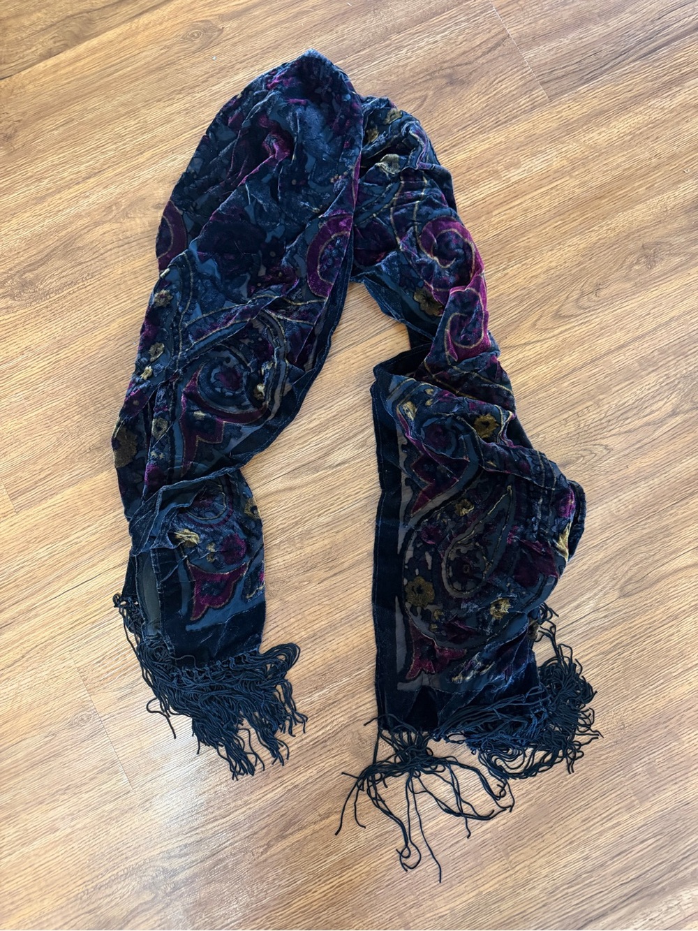 Vintage Velvet Floral Pattern Fringe Scarf - Black and Burgundy
